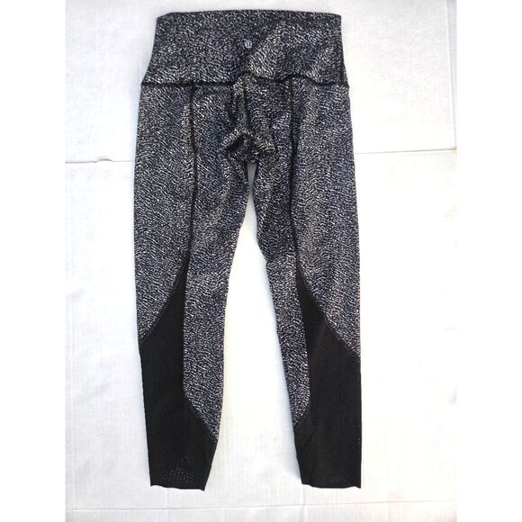 Lululemon • Wunder Under Laser Cut Studio Crop Leggings • Size 8 • Black/White - Picture 10 of 11